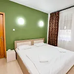The Lincoln - Shabbat Friendly Apartamento *