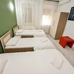 The Lincoln - Shabbat Friendly Apartamento *