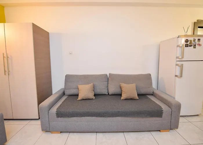 The Lincoln - Shabbat Friendly Apartment