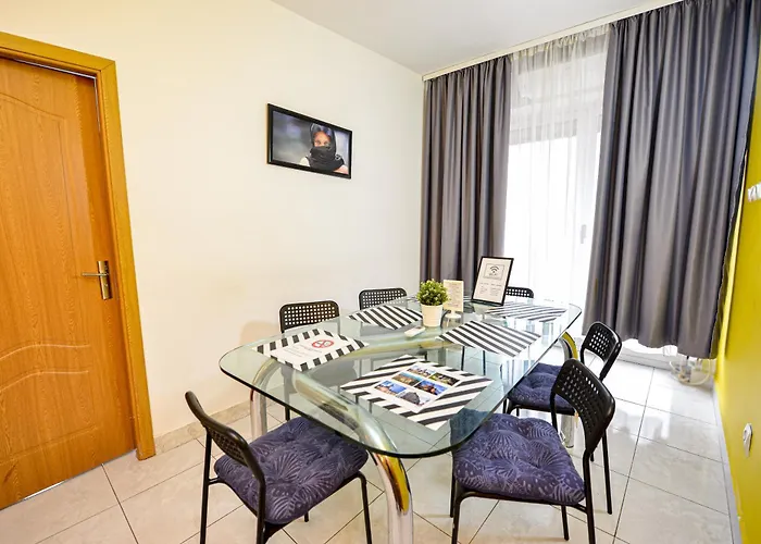 The Lincoln - Shabbat Friendly Apartment Bucharest