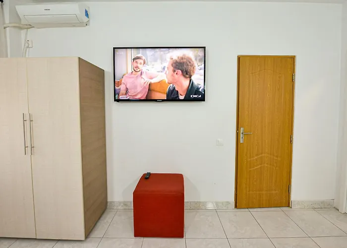 The Lincoln - Shabbat Friendly Apartment