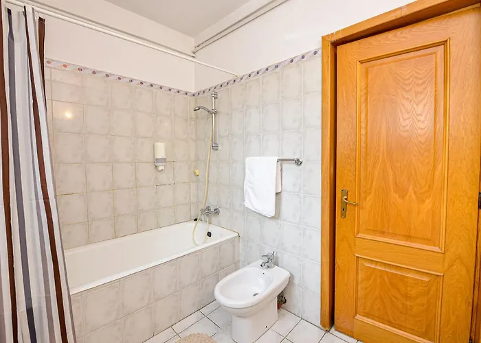 The Lincoln - Shabbat Friendly Apartment Bucharest